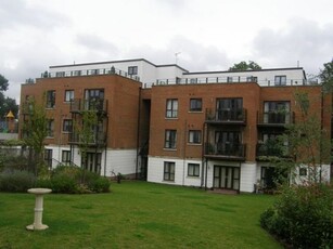2 bedroom flat to rent London, E18 2QE