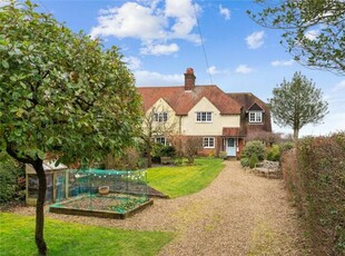3 Bedroom House For Sale In Buckland Common, Tring