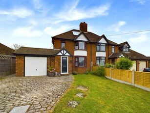 3 bedroom semi-detached house for sale High Wycombe, HP14 4DN