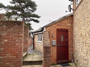 Bungalow to rent in North Hill Walk, Ipswich IP4