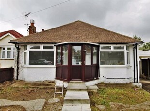 Bungalow to rent in St. Andrews Crescent, Windsor SL4