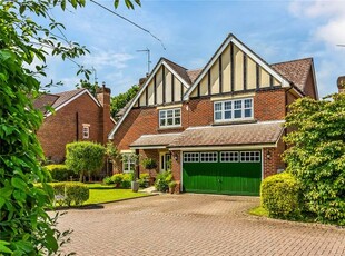 Country house for sale in Livingstone Close, Cranleigh, Surrey GU6