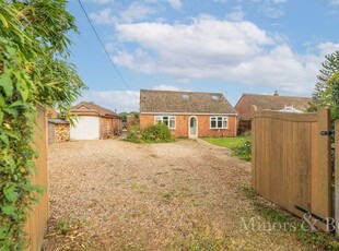 Detached bungalow to rent in School Road, Ashmanhaugh NR12