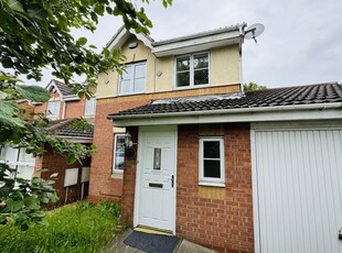 Detached house to rent in Brades Rise, Oldbury B69
