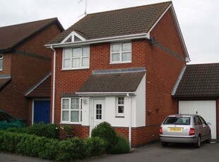 Detached house to rent in Gower Road, Horley RH6