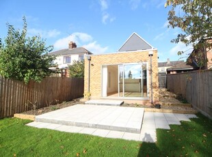 Detached house to rent in Hospital Road, Bury St. Edmunds IP33