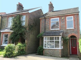 Detached house to rent in Morton Road, East Grinstead RH19