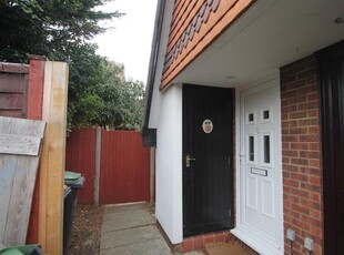 End terrace house to rent in Clover Avenue, Bedford MK41
