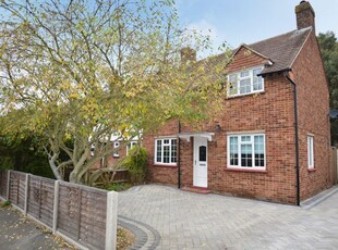 End terrace house to rent in Newlands Close, Hersham, Walton On Thames KT12