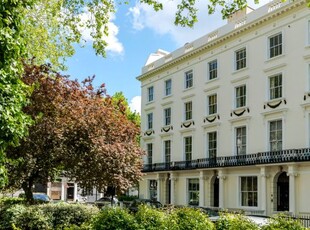 Flat for sale in Porchester Square, Bayswater W2