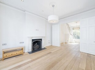 Flat to rent in Abingdon Villas, London W8