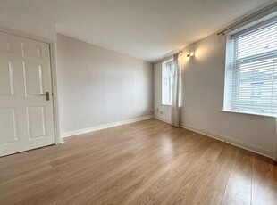 Flat to rent in Bury New Road, Bolton BL2