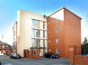 Flat to rent in Callingham Court, Post Office Lane, Beaconsfield HP9