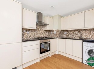Flat to rent in Cameron Road, Seven Kings, Ilford IG3