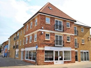 Flat to rent in Crownleigh Court, Ropers Yard, Hart Steet, Brentwood CM14
