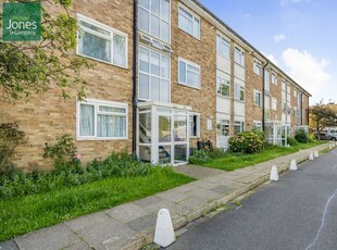 Flat to rent in Durrington Gardens, The Causeway, Goring-By-Sea, Worthing BN12