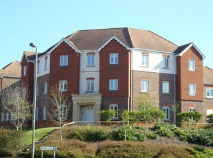 Flat to rent in Greenly Court, Denning Mead, Andover. SP10