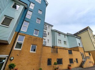 Flat to rent in Malin House, Rivermead, St Mary`S Island, Chatham, Kent ME4