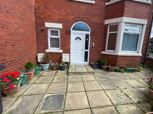 Flat to rent in Norman Street, Claughton, Wirral CH41
