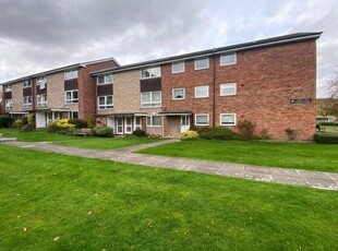 Flat to rent in Penns Lane, Sutton Coldfield B76