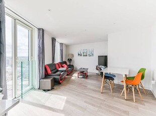 Flat to rent in Pinnacle Apartments, East Croydon, Croydon CR0