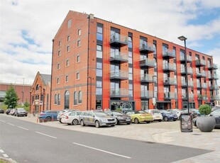 Flat to rent in Provender, Bakers Quay GL1
