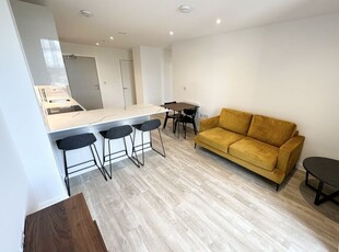 Flat to rent in Queen Street, Salford M3