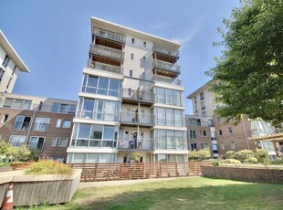Flat to rent in Ramillies House, Cross Street, Portsmouth PO1