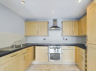 Flat to rent in Ridley Court, 1 Cambridge Close, East Barnet, Barnet, Hertfordshire EN4
