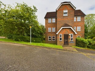 Flat to rent in Sandringham Court, Malmers Well Road, High Wycombe HP13