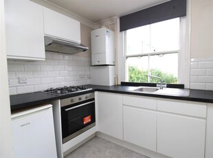 Flat to rent in Seafield Road, Hove BN3