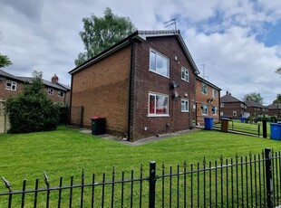 Flat to rent in Shelley Road, Swinton M27