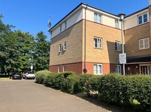 Flat to rent in Sherriff Close, Esher, Surrey KT10