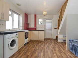 Flat to rent in Stratford Road, (Middle) LU4