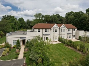 Flat to rent in Sunningdale Villas, London Road, Ascot, Berkshire SL5