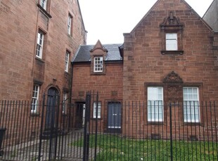 Flat to rent in Weighhouse Close, Paisley PA1