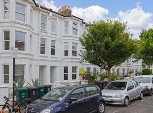 Flat to rent in Westbourne Street, Hove BN3