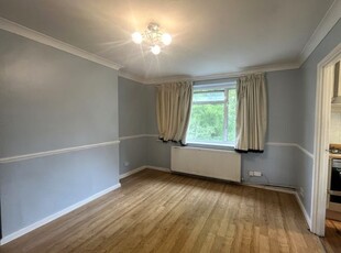 Maisonette to rent in Croft Close, Chislehurst, Kent BR7