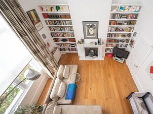Mews house to rent in Fitzroy Road, Primrose Hill, London NW1