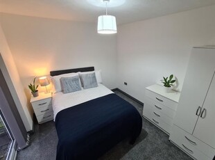 Room to rent in Avon Drive, Castle Bromwich, Birmingham B36
