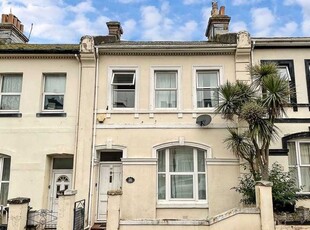 Room to rent in Bampfylde Road, Torquay TQ2