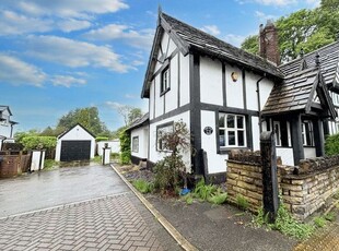 Semi-detached house to rent in Barton Road, Worsley M28