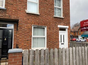 Semi-detached house to rent in Ormeau Road, Belfast BT7