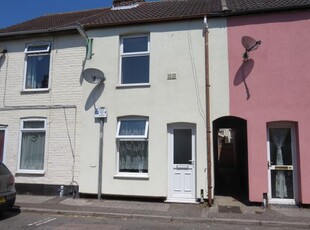 Terraced house to rent in Alma Road, Lowestoft NR32