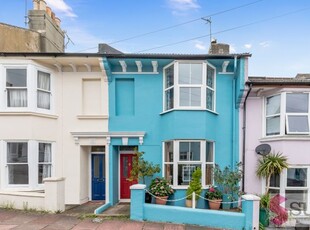 Terraced house to rent in Carlyle Street, Brighton BN2