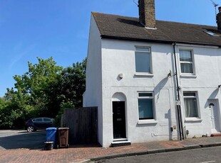 Terraced house to rent in East Street, Sittingbourne ME10