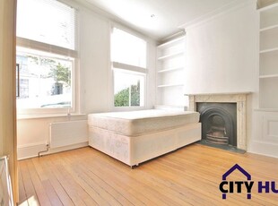 Terraced house to rent in Leighton Road, London NW5