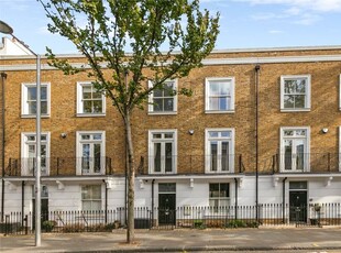 Terraced house to rent in Pembridge Road, London W11