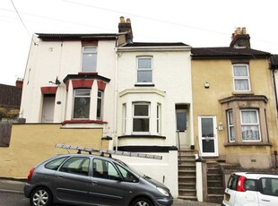 Terraced house to rent in Victoria Road, Chatham, Kent ME4