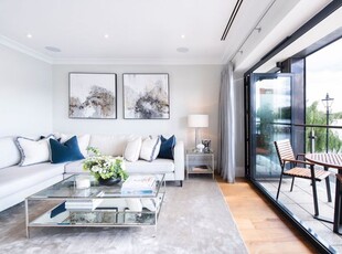 Town house for sale in Oxbridge Terrace Palace Wharf Rainville Road, Hammersmith London W6